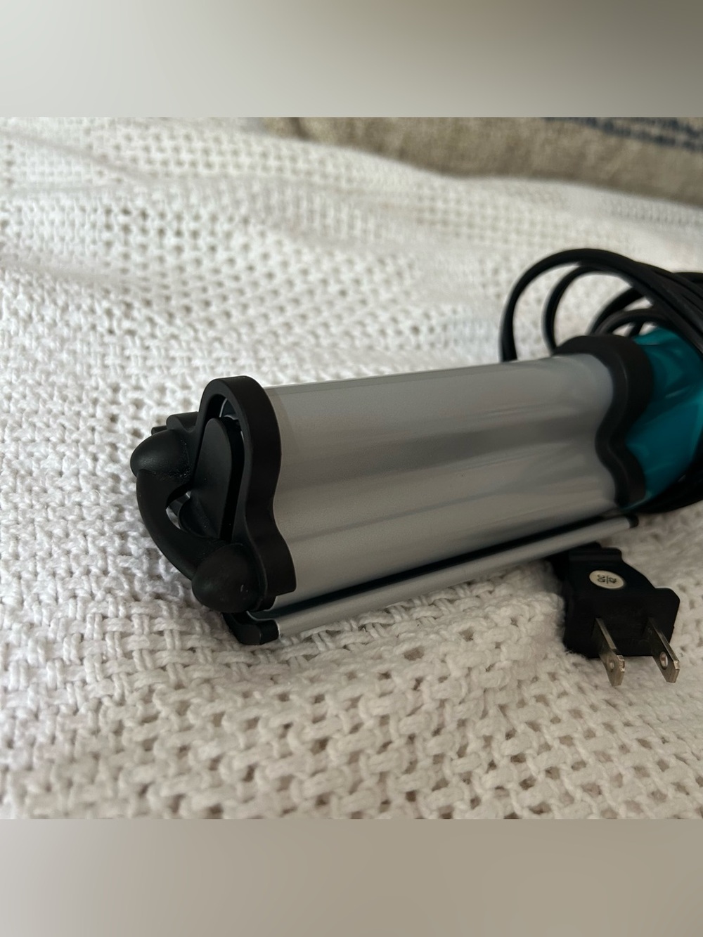 BedHead Wave Artist Triple Barrel Waver - Teal - Picture 4 of 4